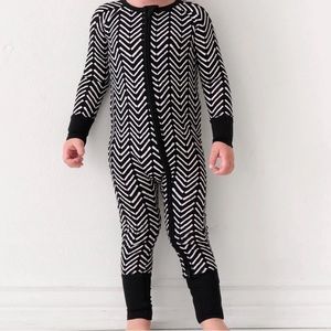 NWT Little Sleepies Chevron Zippies⚽️